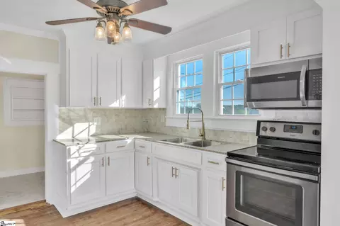 Kitchen - 4 Walnut St, Startex, SC 29377 photo 2 of 3