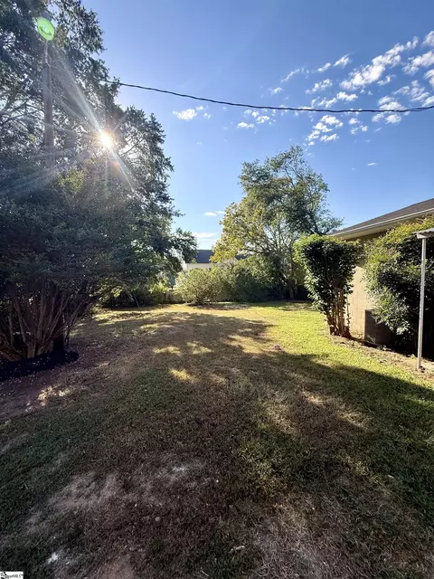 Exterior - 160 J St, Greer, SC 29651 photo 2 of 6