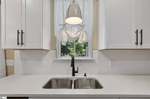 Kitchen - 67 Connaught Ct, Mauldin, SC 29662 photo 3 of 3