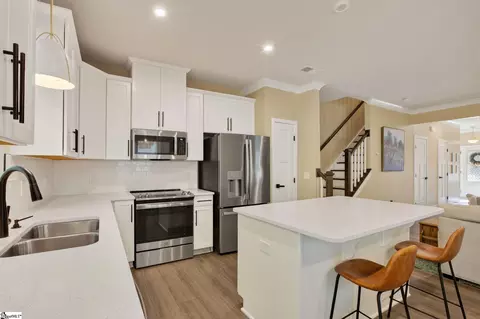 Kitchen - 67 Connaught Ct, Mauldin, SC 29662 photo 2 of 3