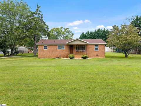 5 Mcgill Rd, Taylors, SC 29687