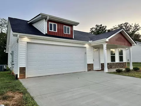790 N Trade Ave Ext, Landrum, SC 29356