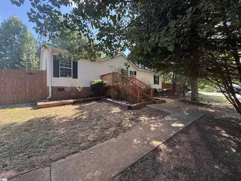 38 Raisinwood Dr, Simpsonville, SC 29681