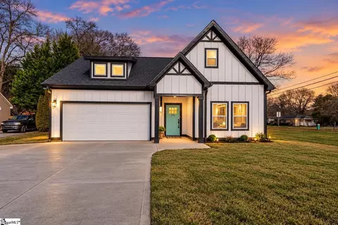 104 Garrett St, Fountain Inn, SC 29644