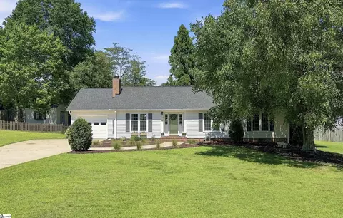 109 Stonehenge Ct, Taylors, SC 29687