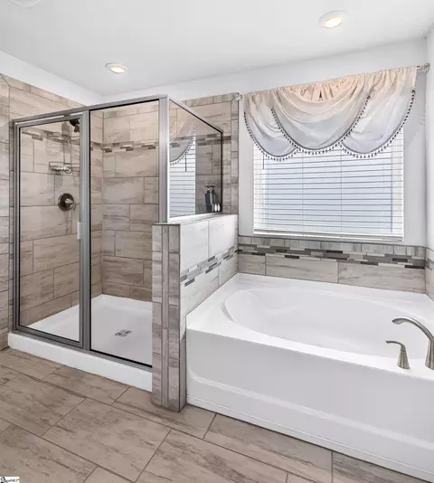 Bath - 2505 Apsley Ct, Greer, SC 29651 photo 3 of 6
