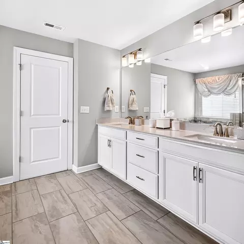 Bath - 2505 Apsley Ct, Greer, SC 29651 photo 2 of 6