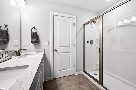 Bath - 2505 Apsley Ct, Greer, SC 29651 photo 5 of 6