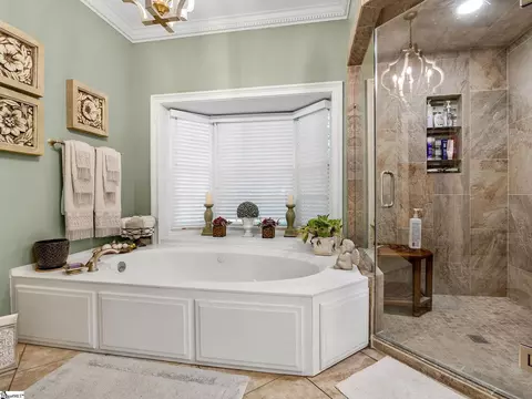 Bath - 100 Crestview Dr, Union, SC 29379 photo 1 of 6