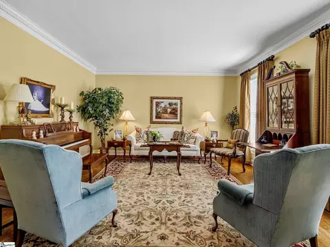 Living - 100 Crestview Dr, Union, SC 29379 photo 1 of 4