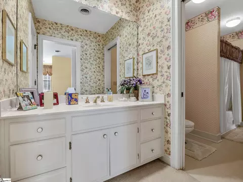 Bath - 100 Crestview Dr, Union, SC 29379 photo 6 of 6