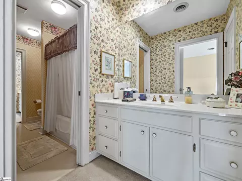 Bath - 100 Crestview Dr, Union, SC 29379 photo 5 of 6