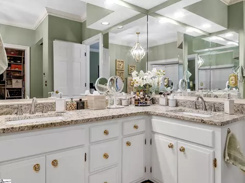 Bath - 100 Crestview Dr, Union, SC 29379 photo 2 of 6
