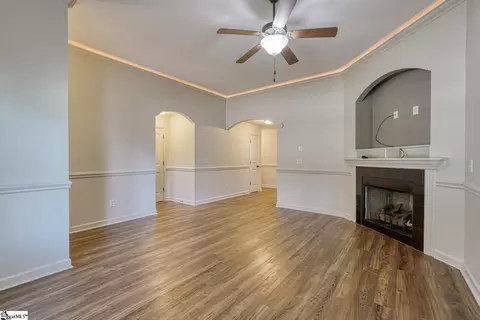 Living - 560 Semillon Ln, Moore, SC 29369 photo 3 of 4