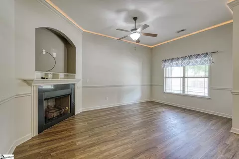 Living - 560 Semillon Ln, Moore, SC 29369 photo 2 of 4