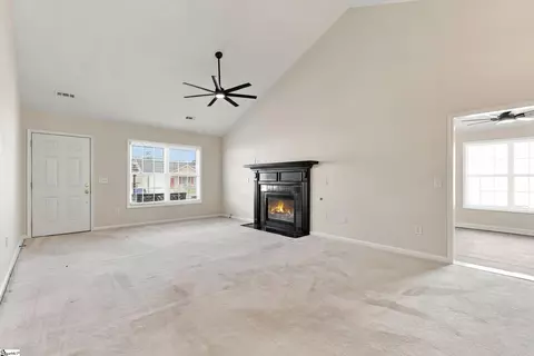 Living - 115 Lennox Ln, Easley, SC 29642 photo 4 of 7