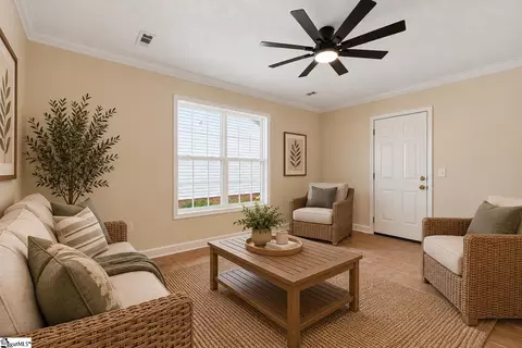 Living - 115 Lennox Ln, Easley, SC 29642 photo 5 of 7