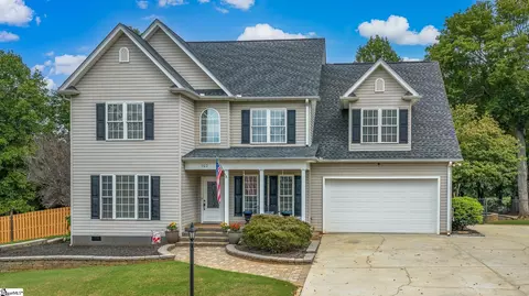 102 Laughing Tree Ct, Fountain Inn, SC 29644