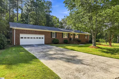 105 Vicksburg Ct, Simpsonville, SC 29681