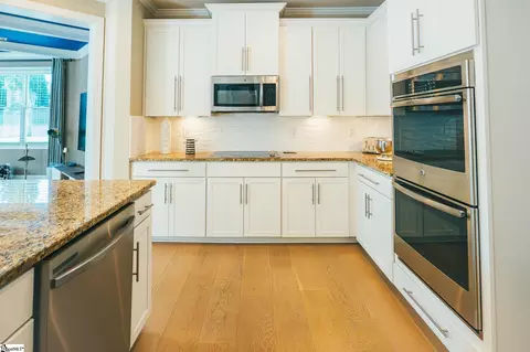 Kitchen - 201 Gracefield Ct, Greer, SC 29650 photo 2 of 2