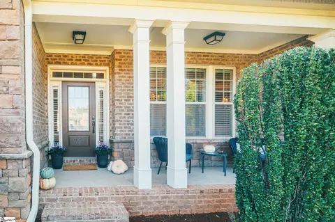 Exterior - 201 Gracefield Ct, Greer, SC 29650 photo 2 of 5