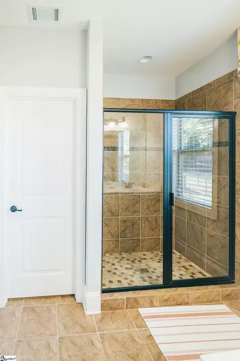 Bath - 201 Gracefield Ct, Greer, SC 29650 photo 2 of 7