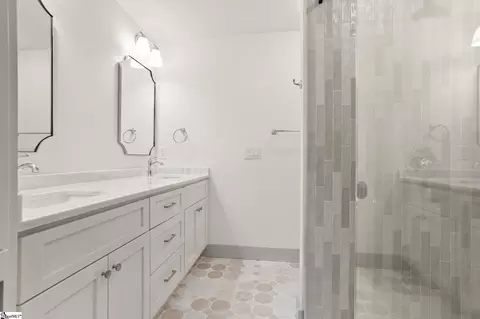 Bath - 214 Holiday East Ave, Clemson, SC 29631 photo 2 of 4