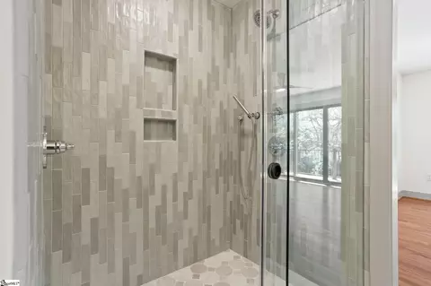 Bath - 214 Holiday East Ave, Clemson, SC 29631 photo 3 of 4