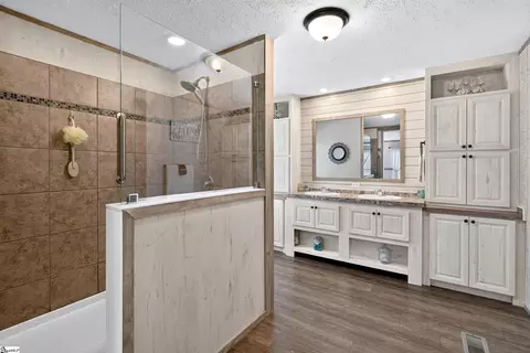 Bath - 61 Square Grove Rd, Waterloo, SC 29384 photo 1 of 4