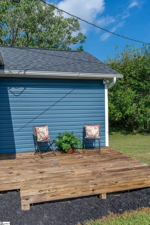 Exterior - 405 Hill St, Easley, SC 29640 photo 4 of 6