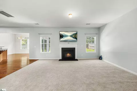 Living - 132 Hamilton Ct, Easley, SC 29642 photo 3 of 4