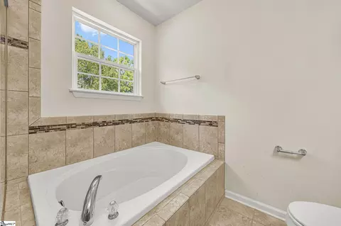 Bath - 132 Hamilton Ct, Easley, SC 29642 photo 4 of 5