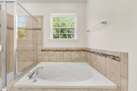 Bath - 132 Hamilton Ct, Easley, SC 29642 photo 5 of 5