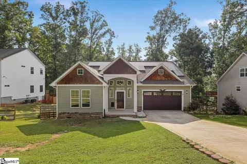 1601 E Saluda Lake Rd, Greenville, SC 29611