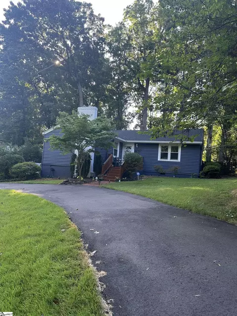 34 Brookside Cir, Greenville, SC 29609