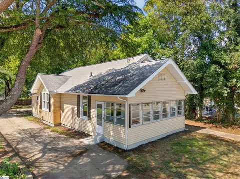 19 N Washington Ave, Greenville, SC 29611