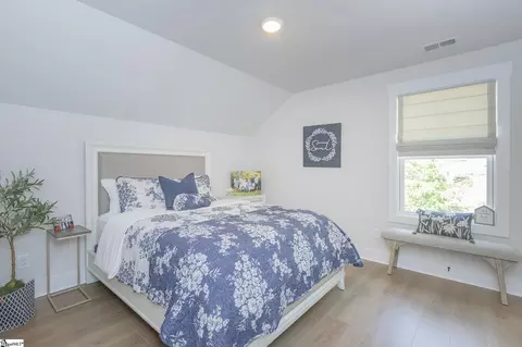 Bedroom - 1111 Bay Dr, Fair Play, SC 29643 photo 4 of 8