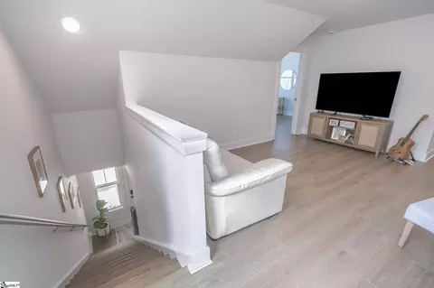 Entry Way - 1111 Bay Dr, Fair Play, SC 29643 photo 6 of 6