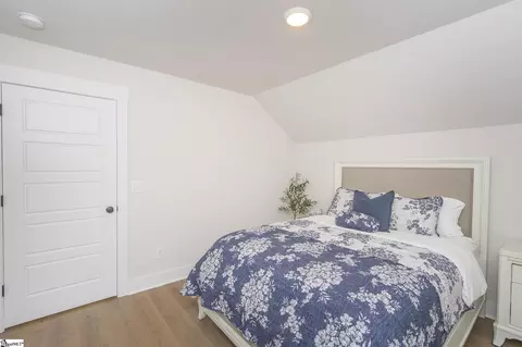Bedroom - 1111 Bay Dr, Fair Play, SC 29643 photo 5 of 8