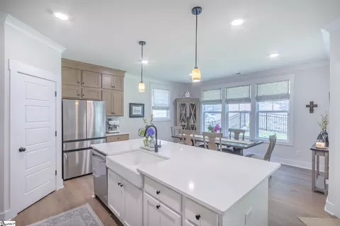 Kitchen - 1111 Bay Dr, Fair Play, SC 29643 photo 6 of 6