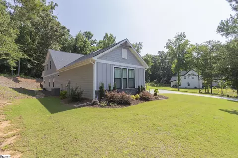 Exterior - 1111 Bay Dr, Fair Play, SC 29643 photo 3 of 12