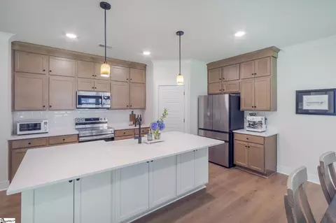 Kitchen - 1111 Bay Dr, Fair Play, SC 29643 photo 2 of 6