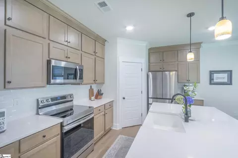 Kitchen - 1111 Bay Dr, Fair Play, SC 29643 photo 5 of 6