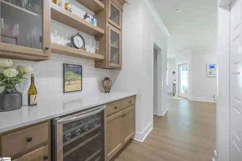 Entry Way - 1111 Bay Dr, Fair Play, SC 29643 photo 4 of 6
