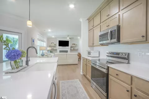 Kitchen - 1111 Bay Dr, Fair Play, SC 29643 photo 4 of 6