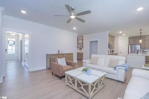 Entry Way - 1111 Bay Dr, Fair Play, SC 29643 photo 2 of 6