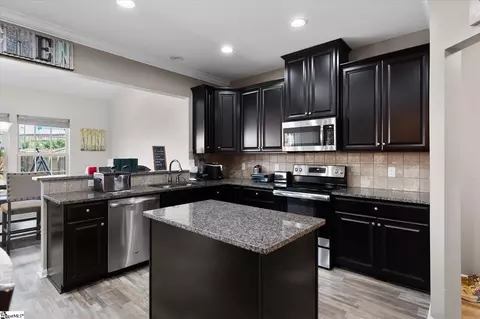 Kitchen - 901 Deephallow Pl, Greer, SC 29651 photo 2 of 4
