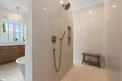 Bath - 720 Castle Stone Dr, Moore, SC 29369 photo 5 of 8