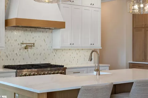 Kitchen - 720 Castle Stone Dr, Moore, SC 29369 photo 3 of 5