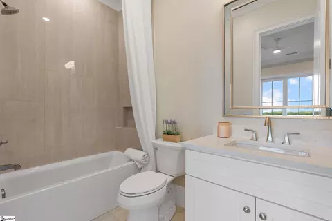 Bath - 720 Castle Stone Dr, Moore, SC 29369 photo 6 of 8